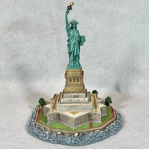 Vtg Harbour Lights Liberty Enlightening the World Statue of Liberty Collectible - Picture 2 of 13